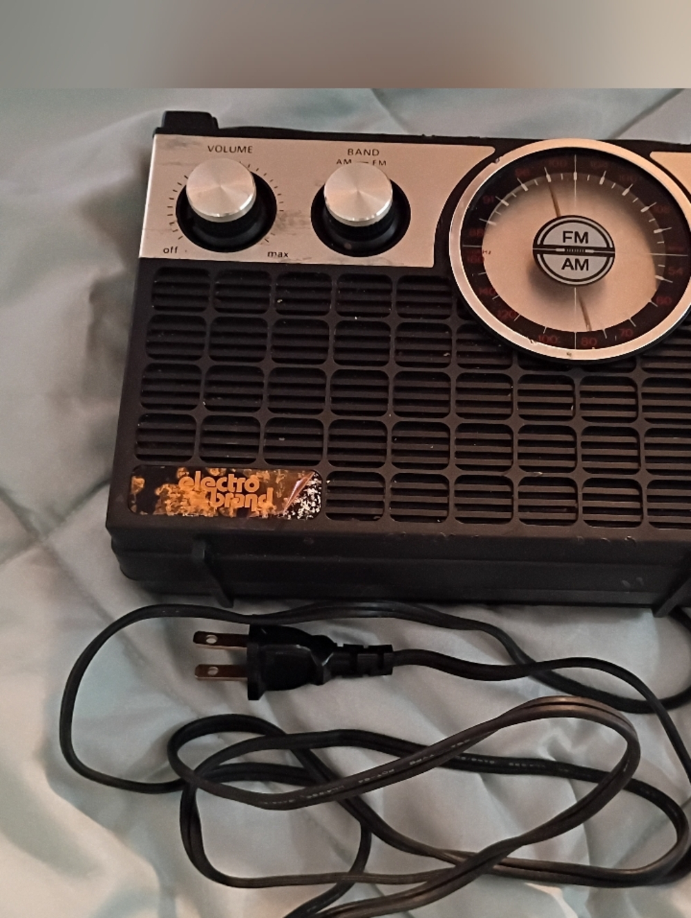 Retro Black AM/FM Portable Radio
